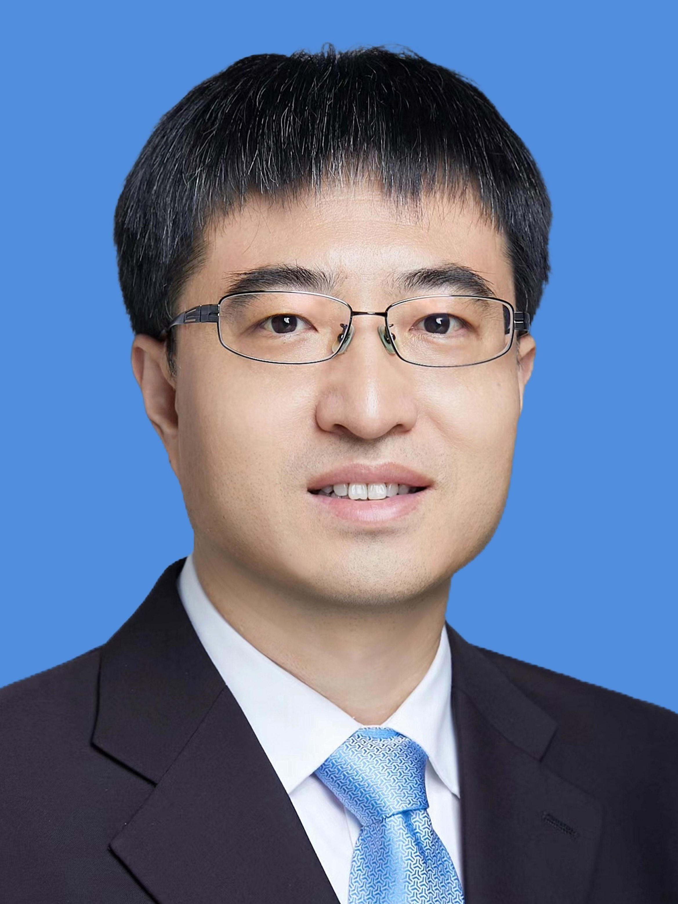 Portrait of Prof. Xiaopeng Yang